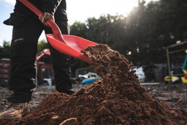 Shovel With 101cm Red Handle