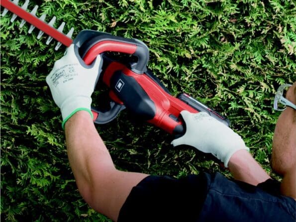 18v Cordless Hedge Trimmer Kit